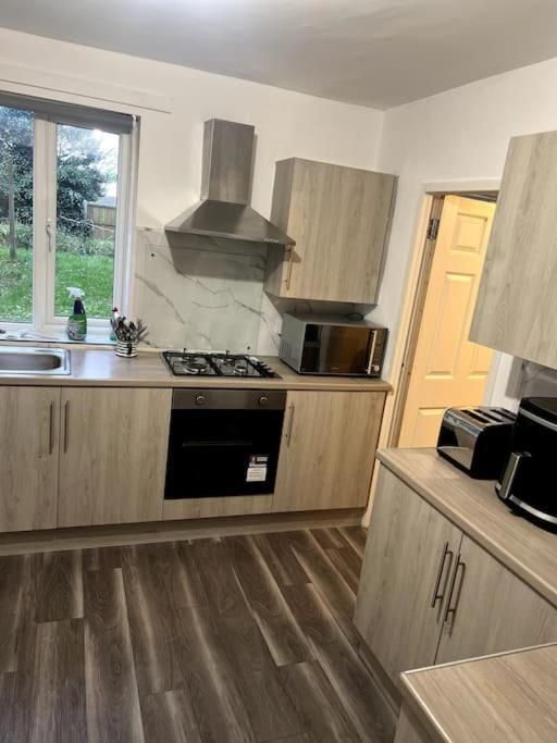 Spacious City Centre Home Near Hospital & M5 Worcester Exterior photo
